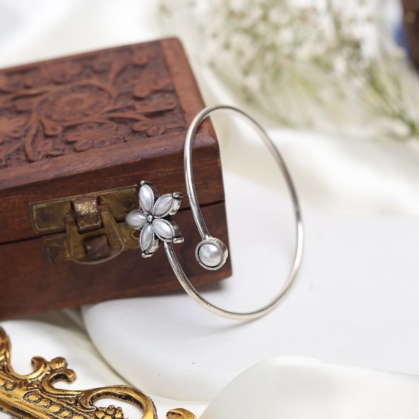 Flower style Pearl Accent